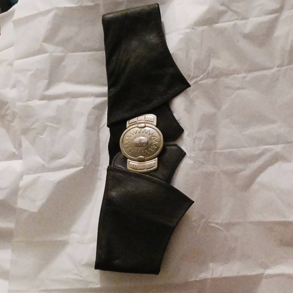 Extremely rare!Vintage,Donna Karan,genuine Leather,Aztec buckle belt!
